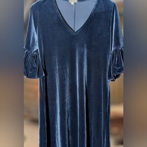Madewell Midnight Blue Velvet Mini Dress 
Size Large V-Neck ruffled elbow